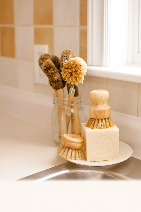 Spunem „nu” bureților sintetici și detergentului în ambalaje de unică folosință.