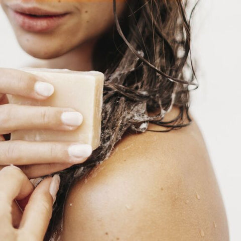 Balsam solid natural pentru păr cu unt de Shea