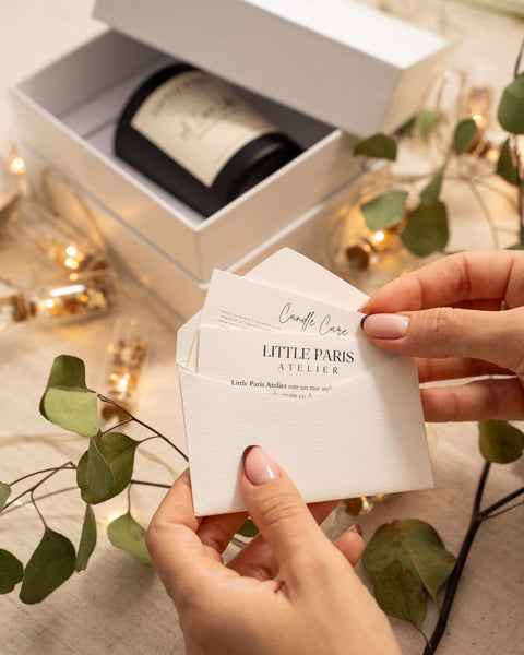 Lumânare parfumată A Love Letter - Trandafir de Damask • Lemn de Agar