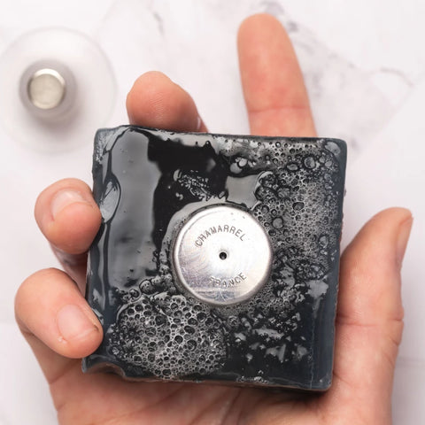 Suport magnetic minimalist pentru săpun